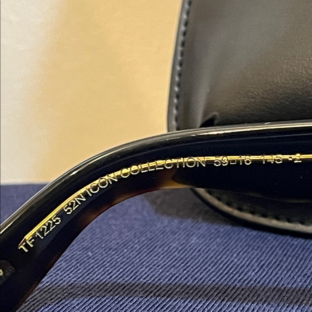Tom Ford Icon Pilot Sunglasses - NWOT - Picture 4 of 6
